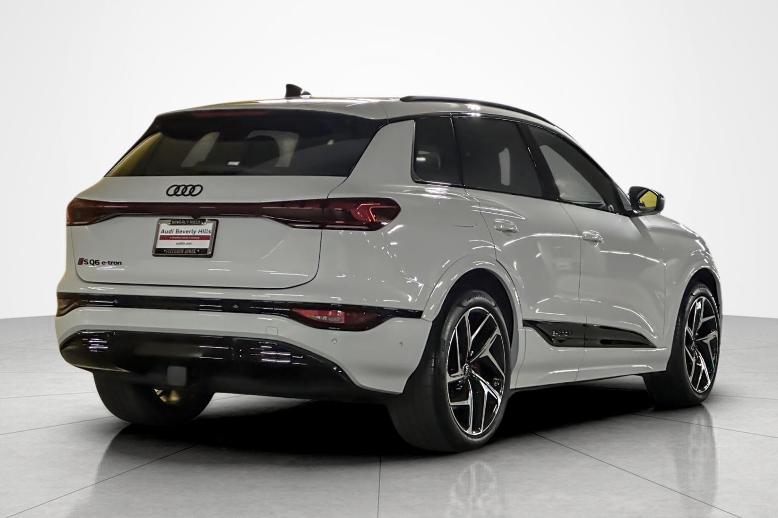 New 2027 Audi SQ6 e-tron Premium Plus AWD/4WD image 6