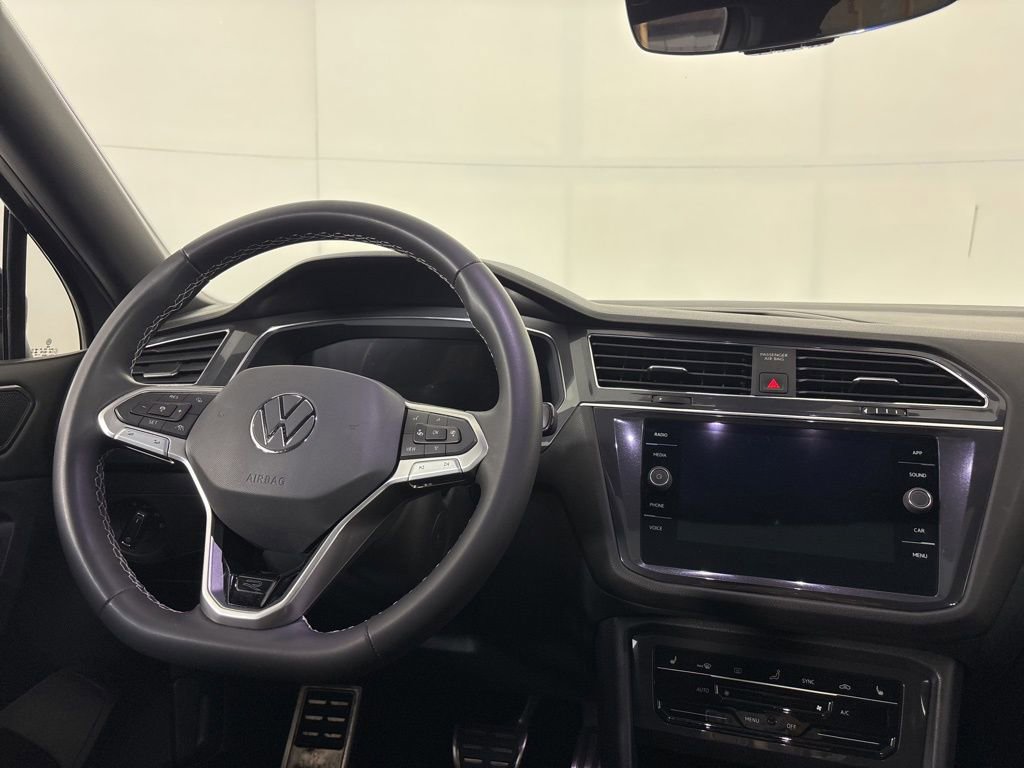 Used 2023 Volkswagen Tiguan SE R-Line image 22