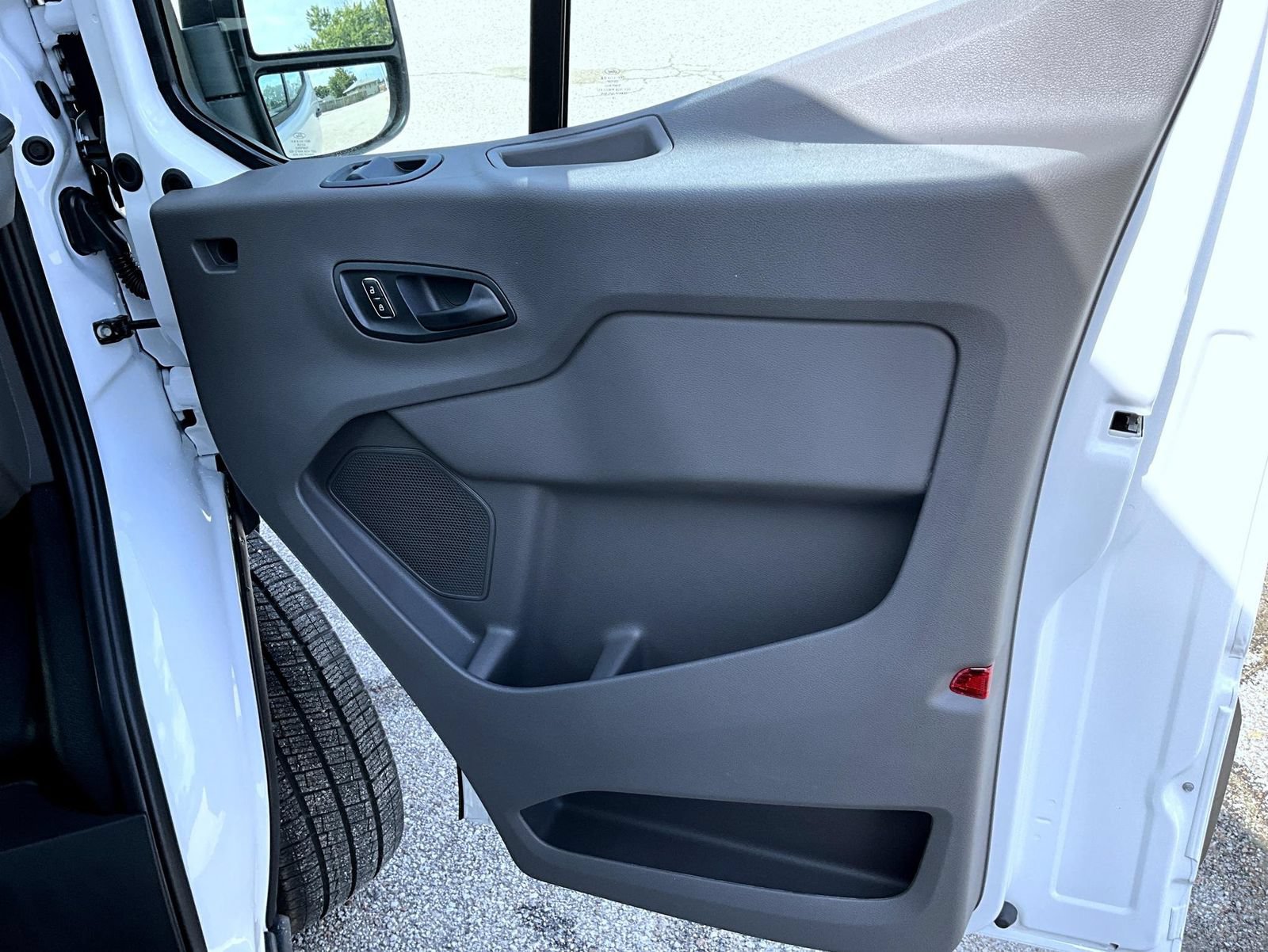 New 2027 Ford Transit 250 148 Medium Roof w/ Load Area Protection Package RWD image 18