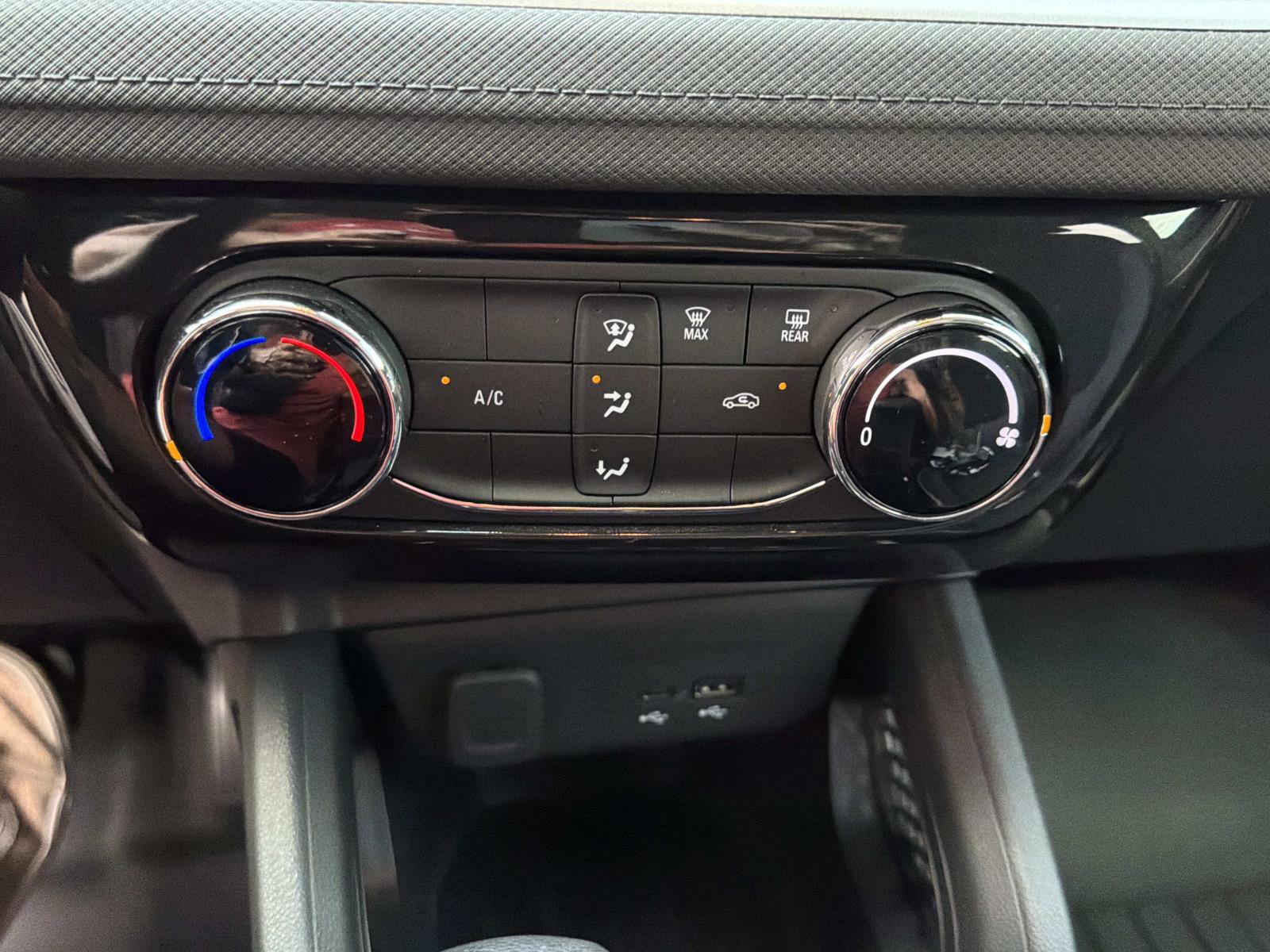 Used 2024 Chevrolet TrailBlazer LT w/ Driver Confidence Package FWD image 22