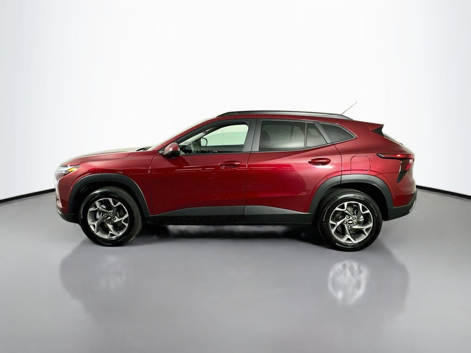 Used 2025 Chevrolet Trax LT FWD image 5