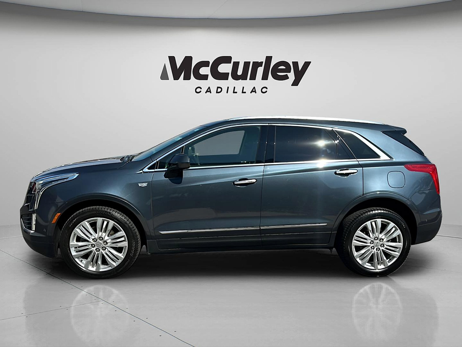 Used 2019 Cadillac XT5 Premium Luxury w/ Driver Assist Package AWD/4WD image 8