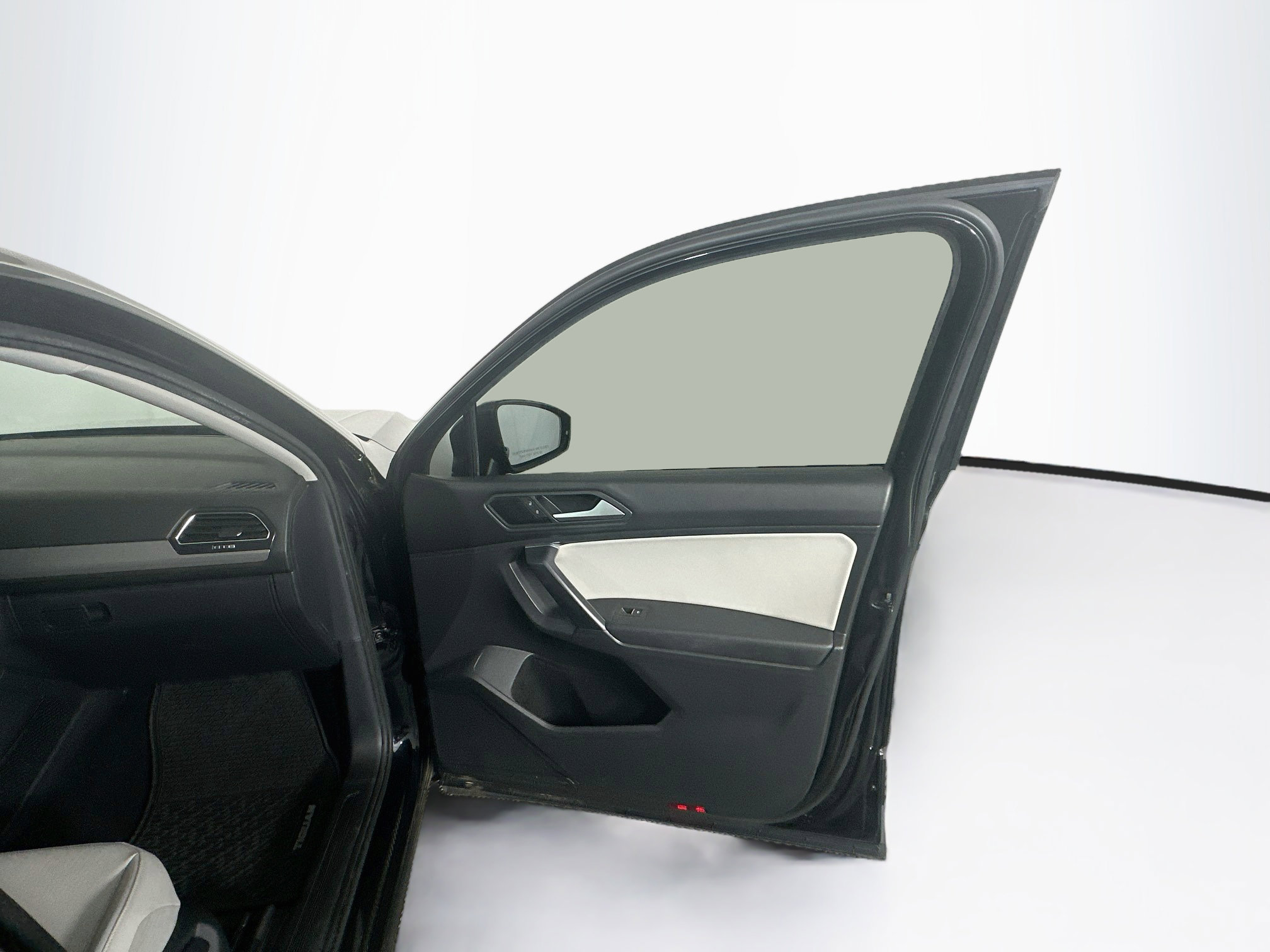 Used 2021 Volkswagen Tiguan SEL FWD image 31