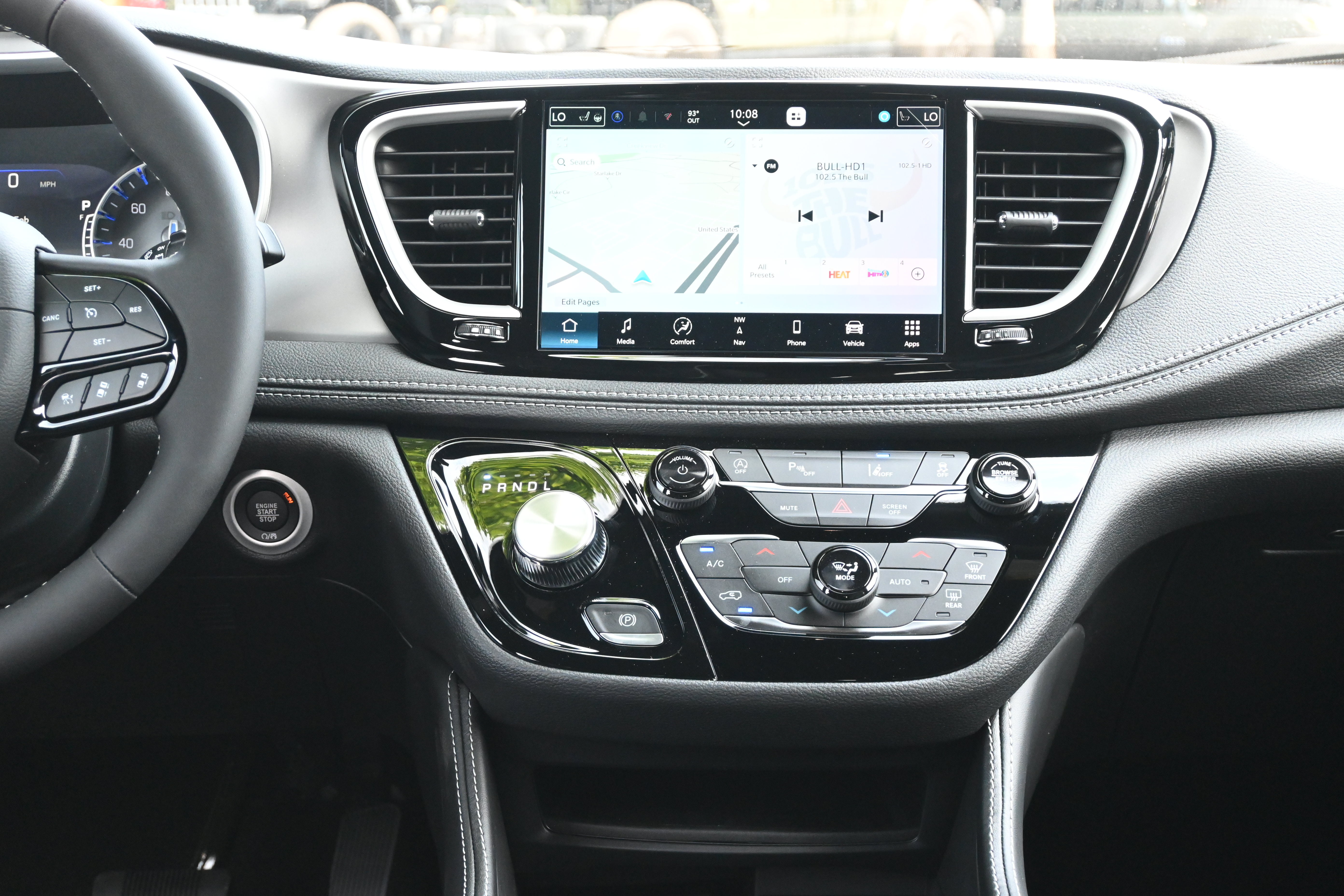 New 2027 Chrysler Pacifica Limited FWD image 30