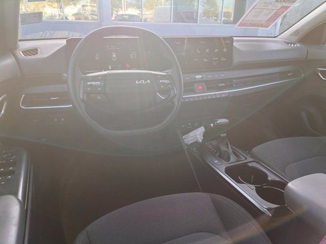 Used 2025 Kia K4 FWD image 12