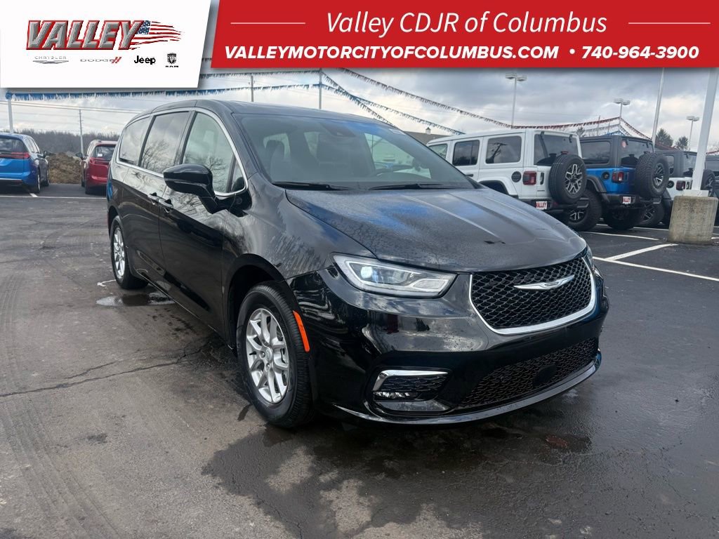 New 2025 Chrysler Pacifica Select FWD image 1