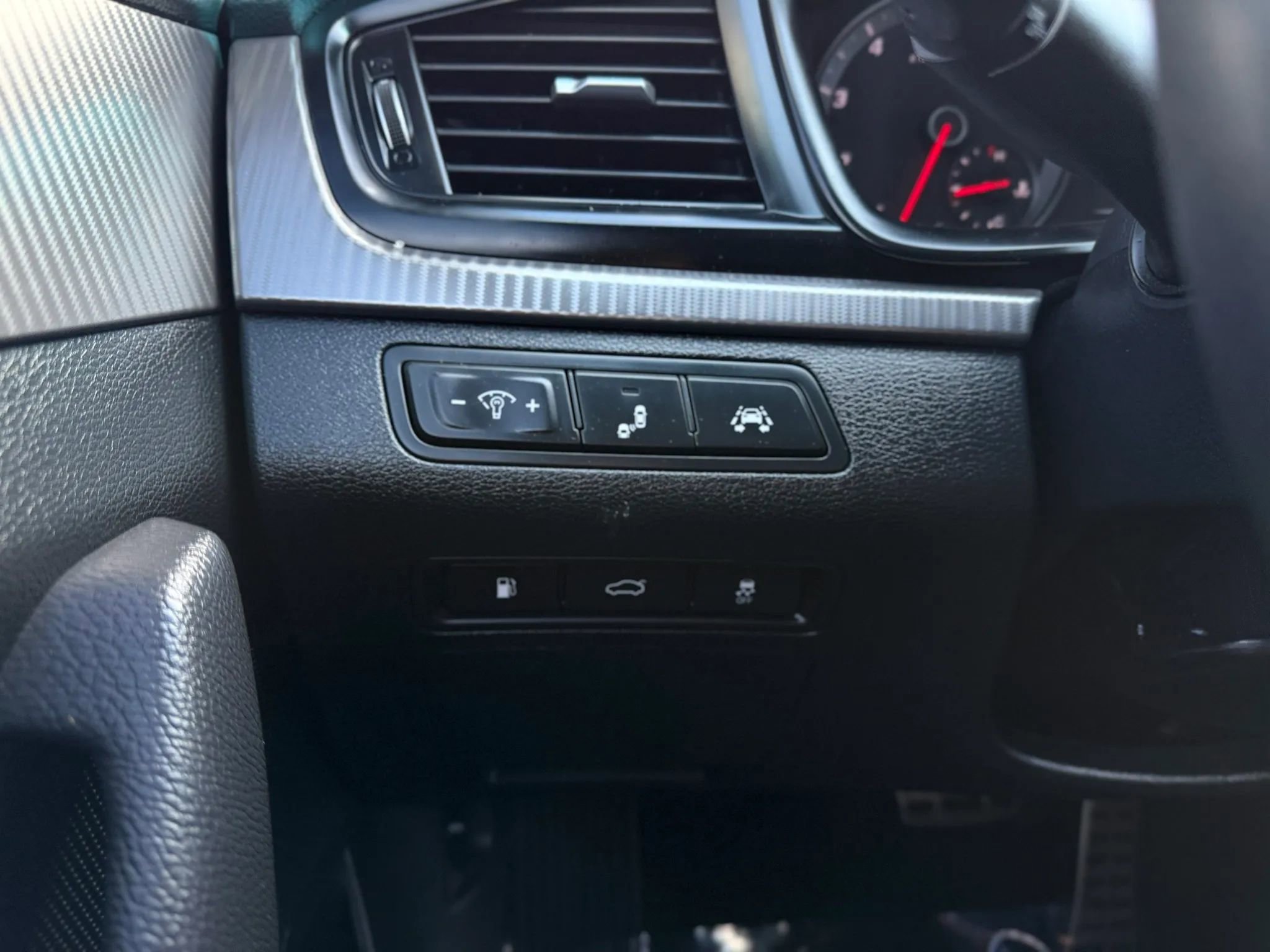 Used 2018 Hyundai Sonata Sport w/ Tech Package 05 FWD image 30