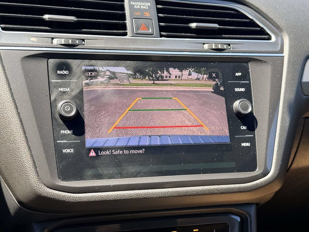 Used 2022 Volkswagen Tiguan SE AWD/4WD image 19