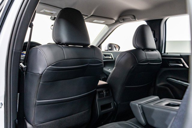 New 2025 Mitsubishi Outlander SE image 17