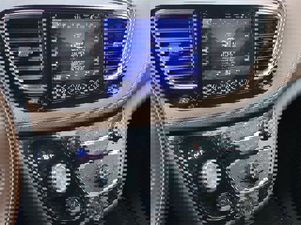 Used 2017 Chrysler Pacifica Limited image 27