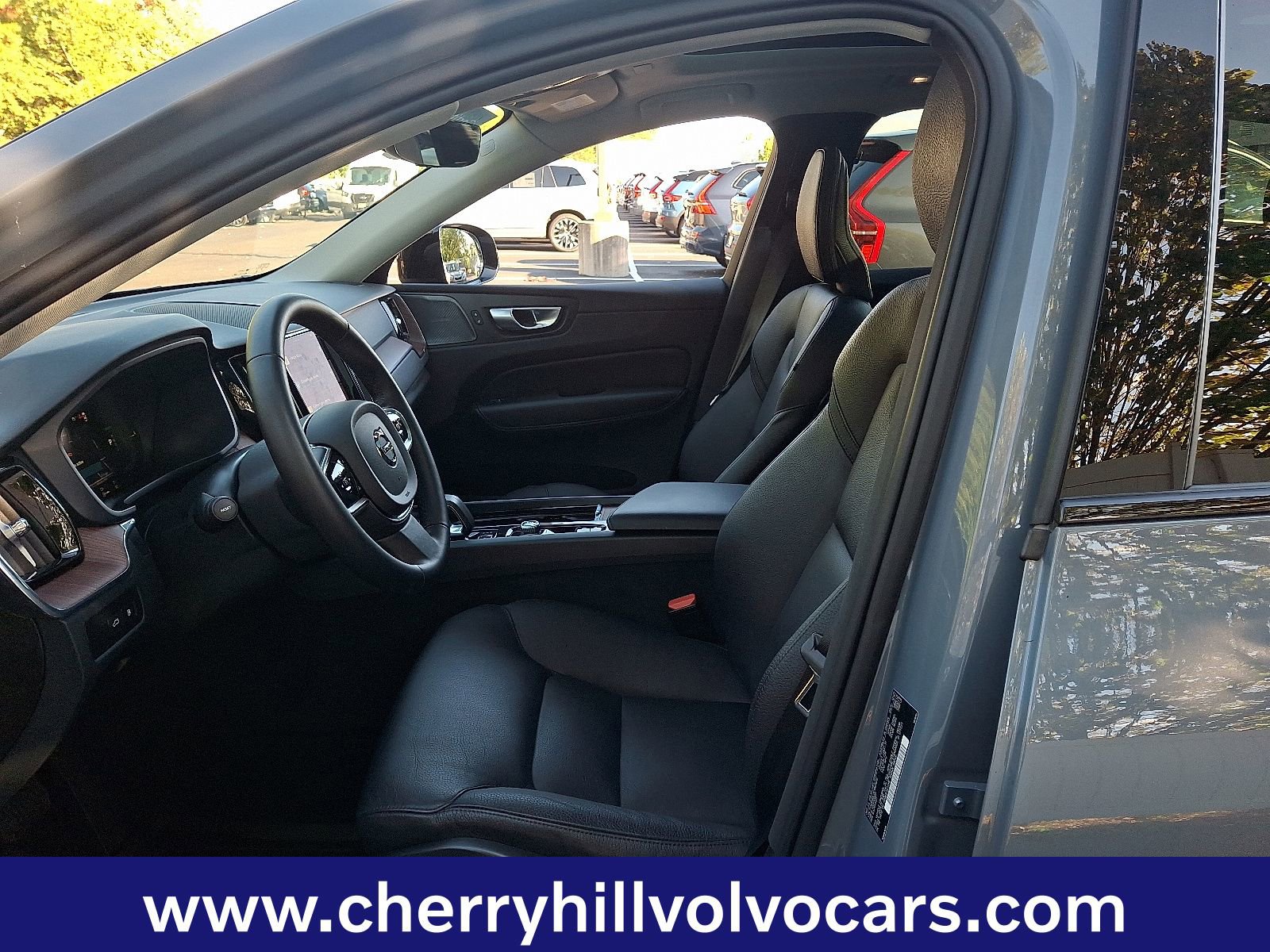 Certified 2024 Volvo XC60 T8 Plus w/ Protection Package Premier image 13