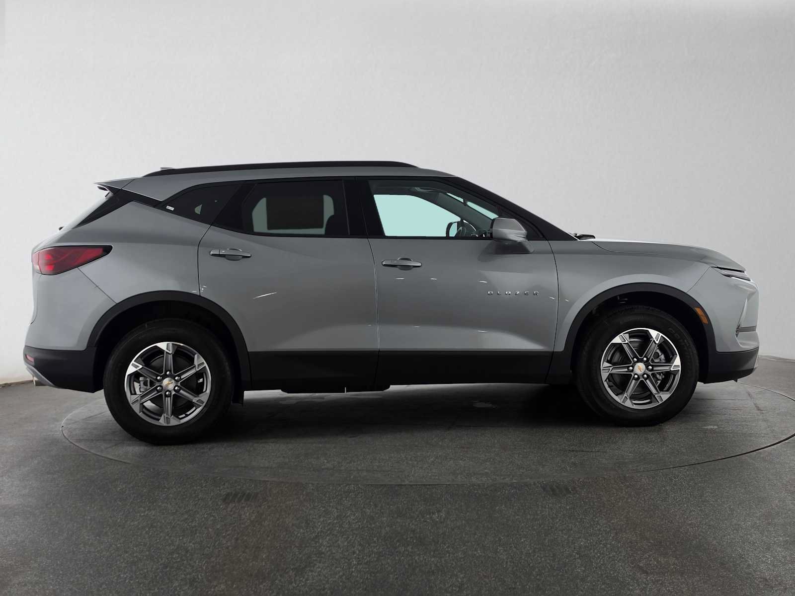 New 2026 Chevrolet Blazer LT w/ Convenience Package AWD/4WD image 2