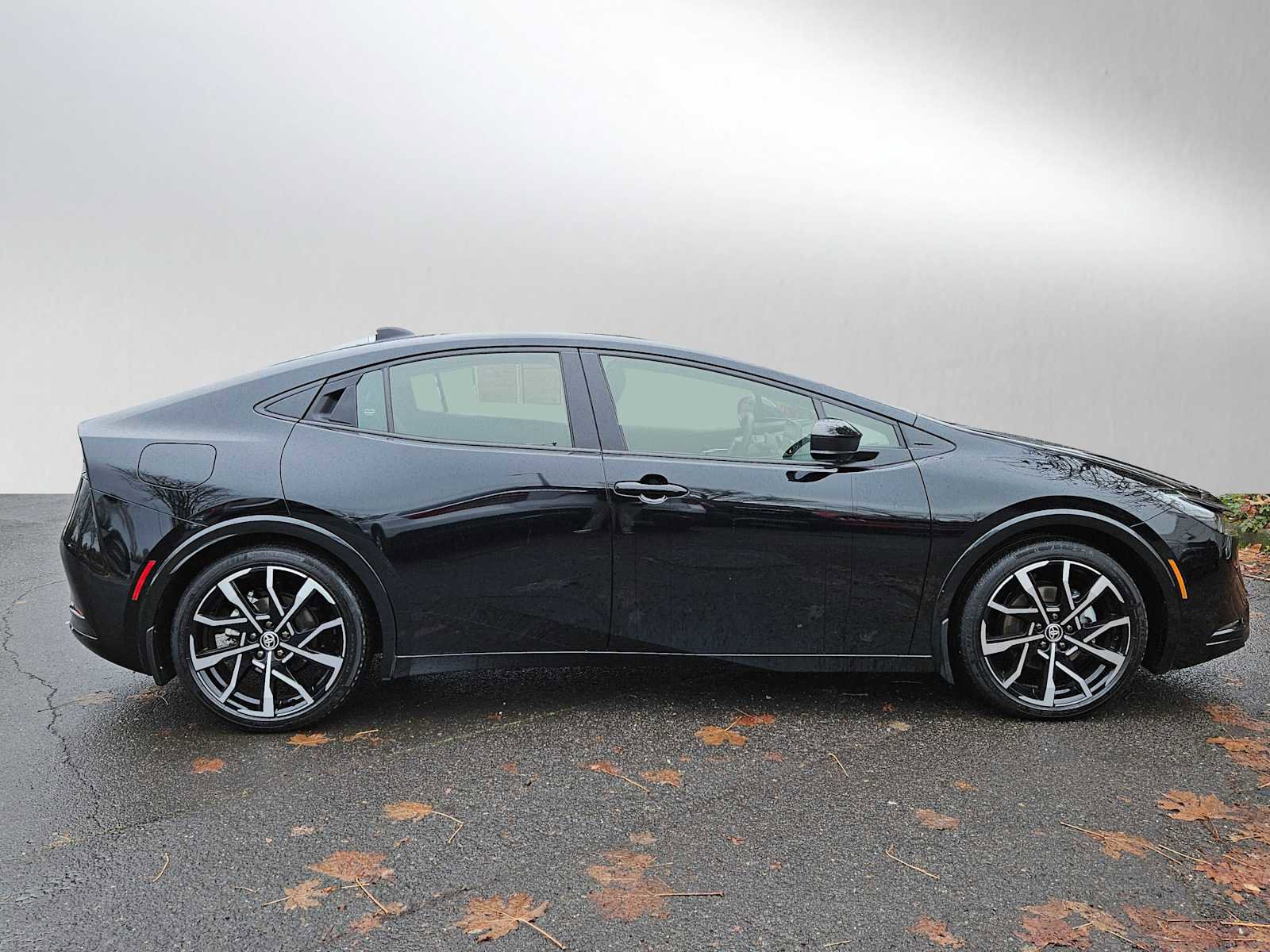 Used 2024 Toyota Prius Prime image 2