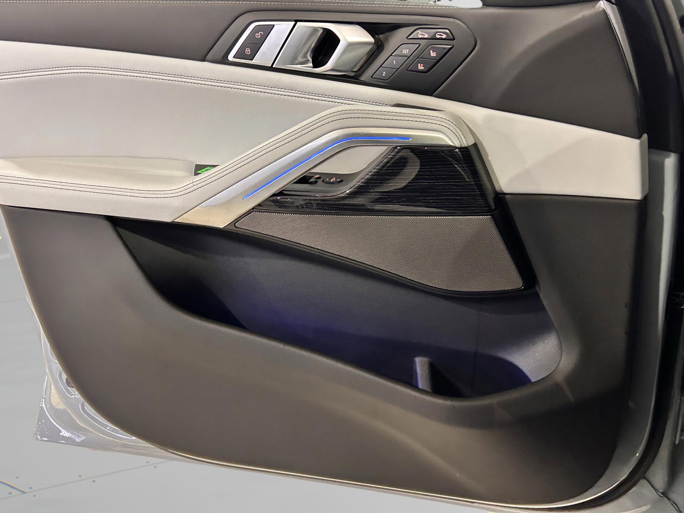 New 2026 BMW X6 xDrive40i w/ Climate Comfort Package image 14