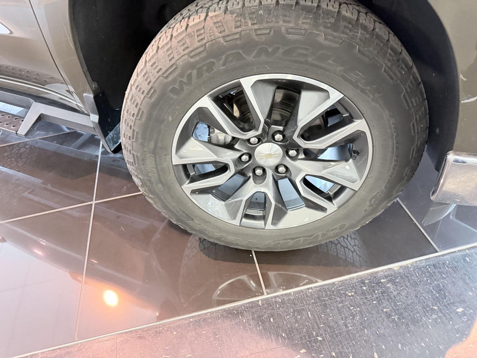 Used 2023 Chevrolet Silverado 1500 LT AWD/4WD image 46
