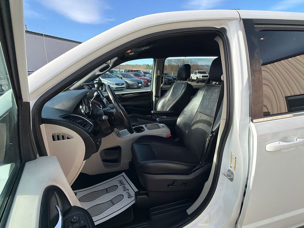 Used 2019 Dodge Grand Caravan SXT image 9