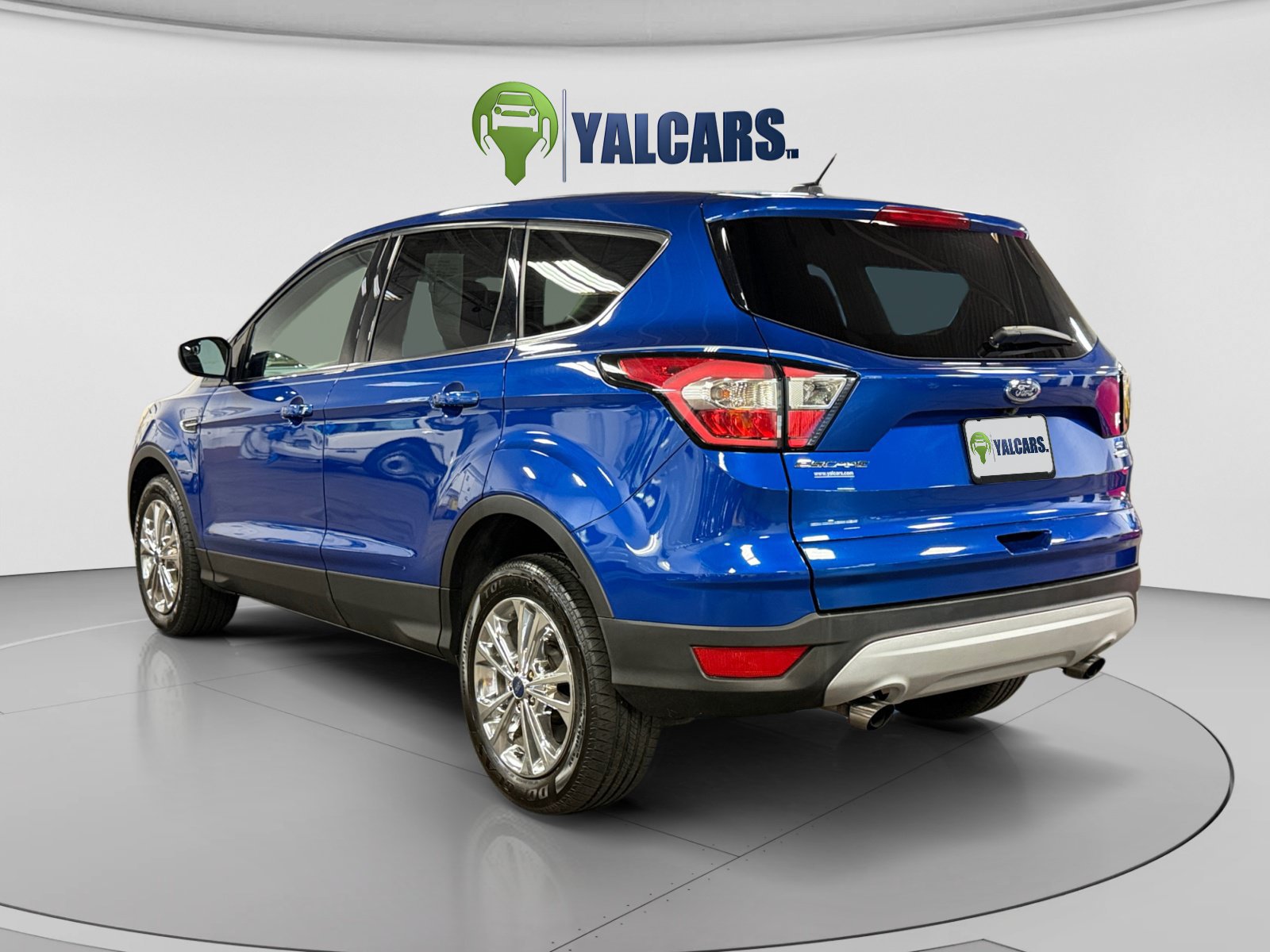 Used 2017 Ford Escape SE AWD/4WD image 3
