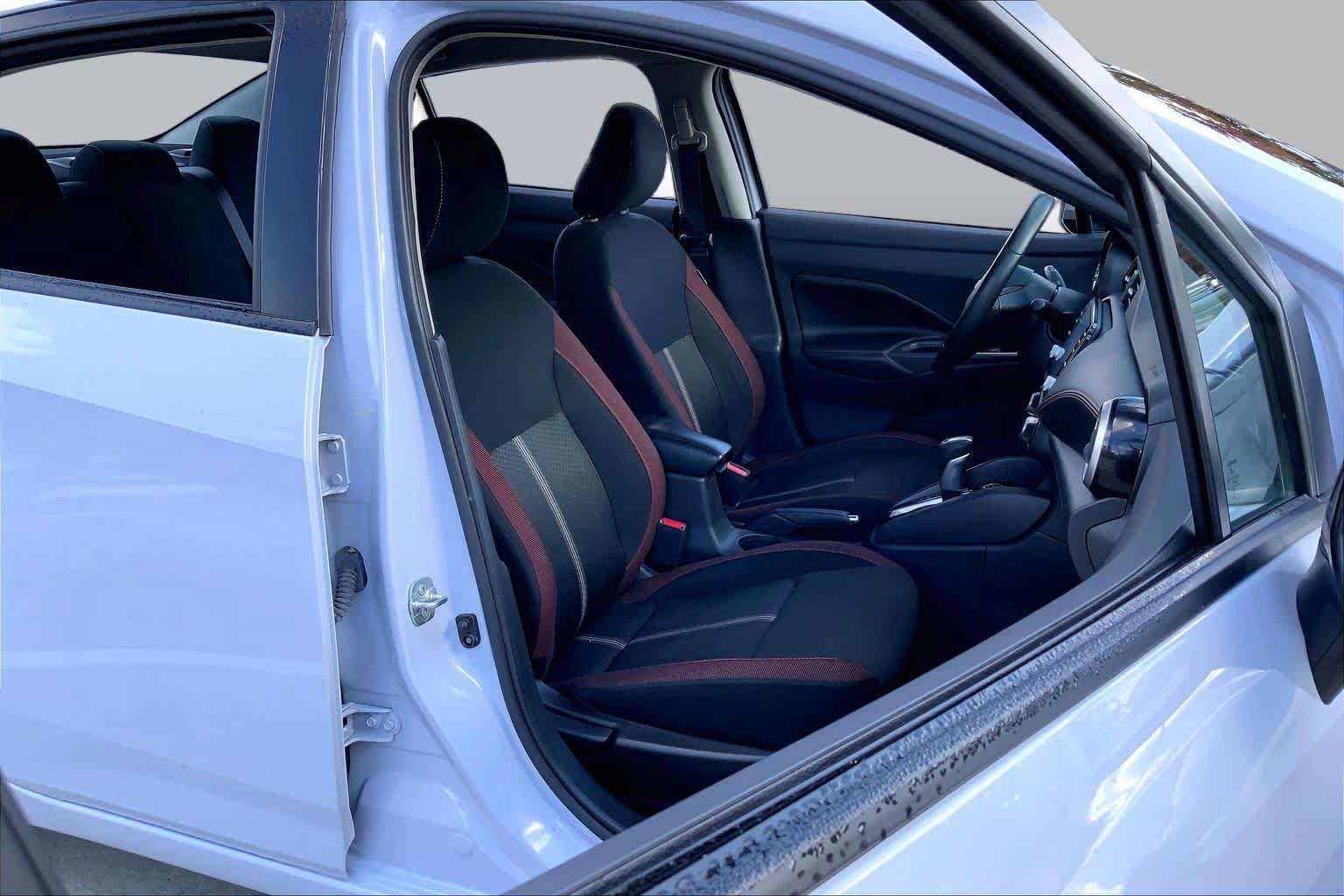 Used 2025 Nissan Versa SR FWD image 9