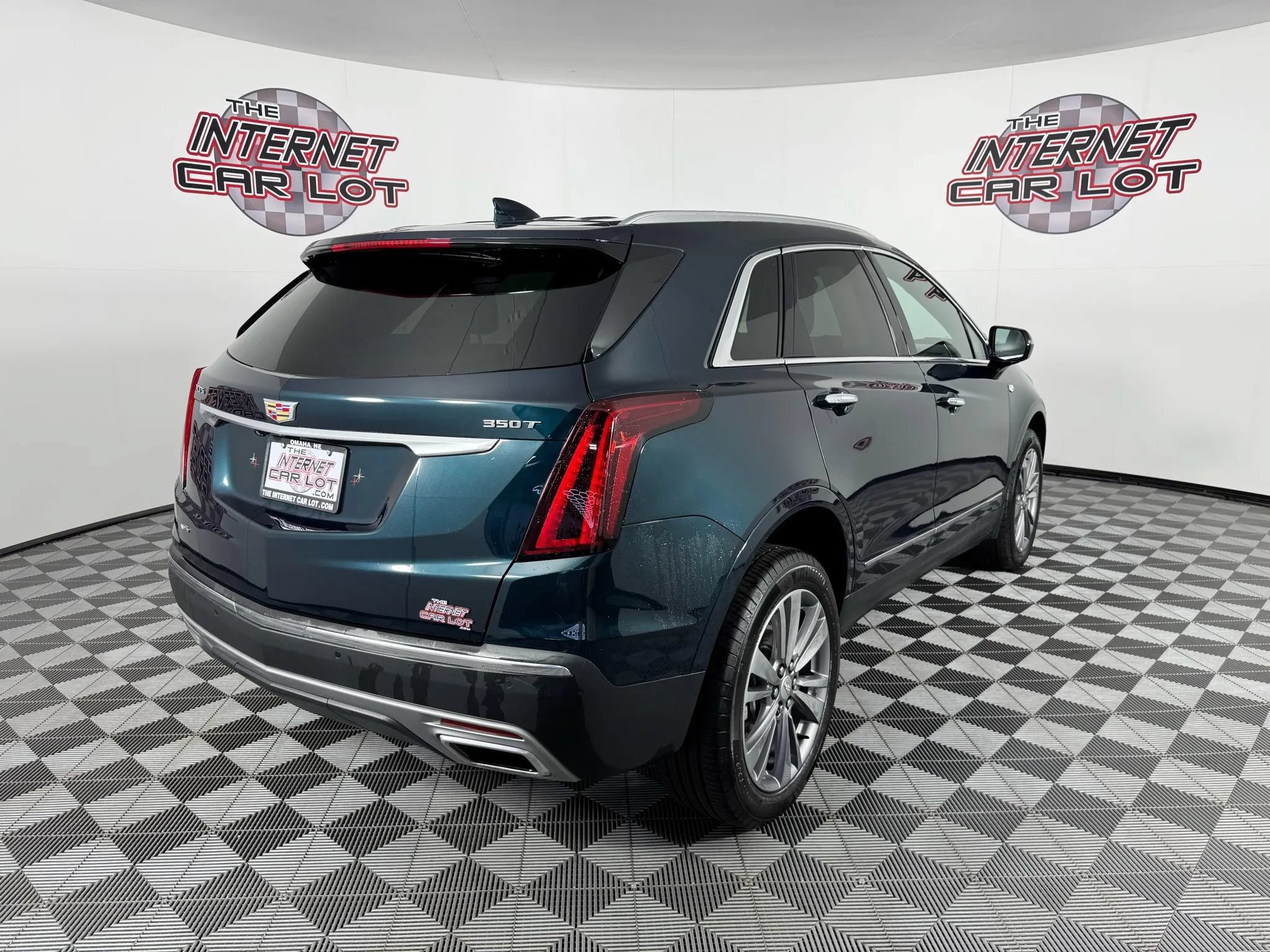 Used 2024 Cadillac XT5 Premium Luxury w/ LPO, Floor Liner Package AWD/4WD image 7