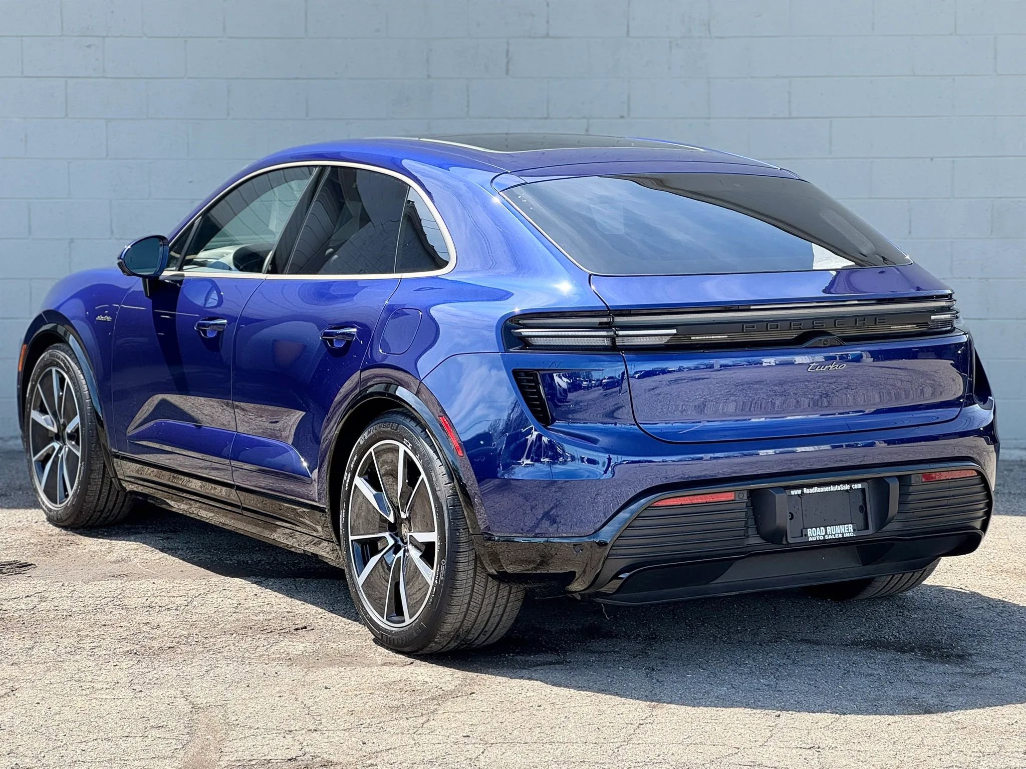 Used 2024 Porsche Macan Turbo Electric AWD/4WD image 5