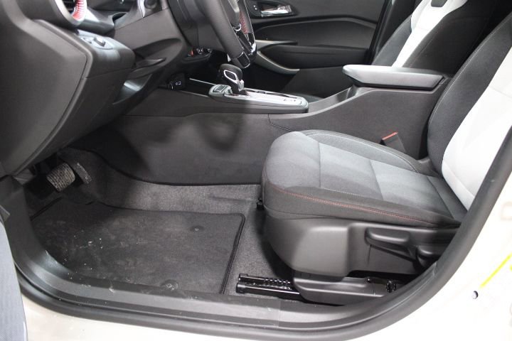 New 2026 Chevrolet Trax RS w/ Sunroof Package image 20