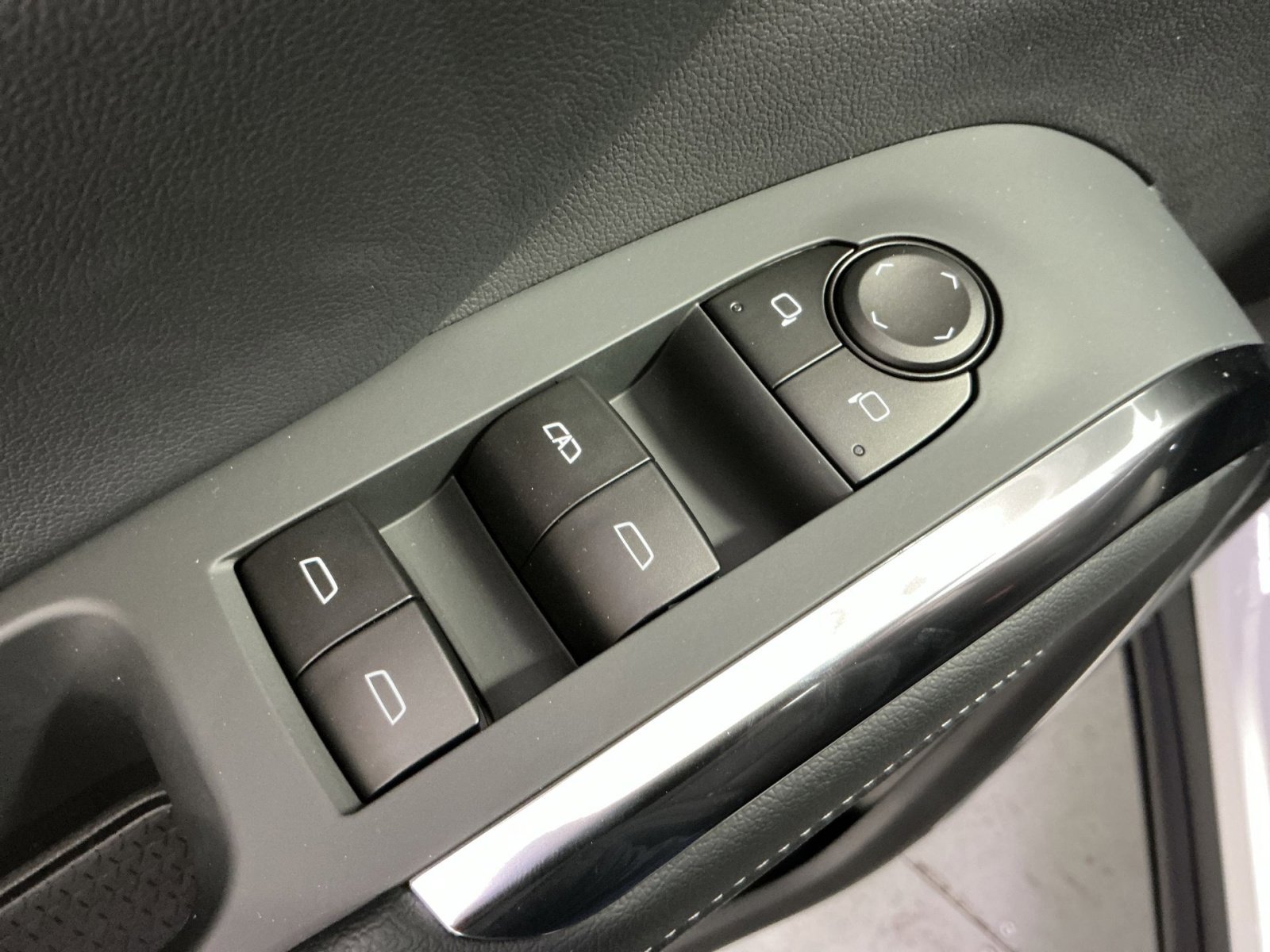 New 2026 Chevrolet Traverse LT w/ Enhanced Driving Package image 23