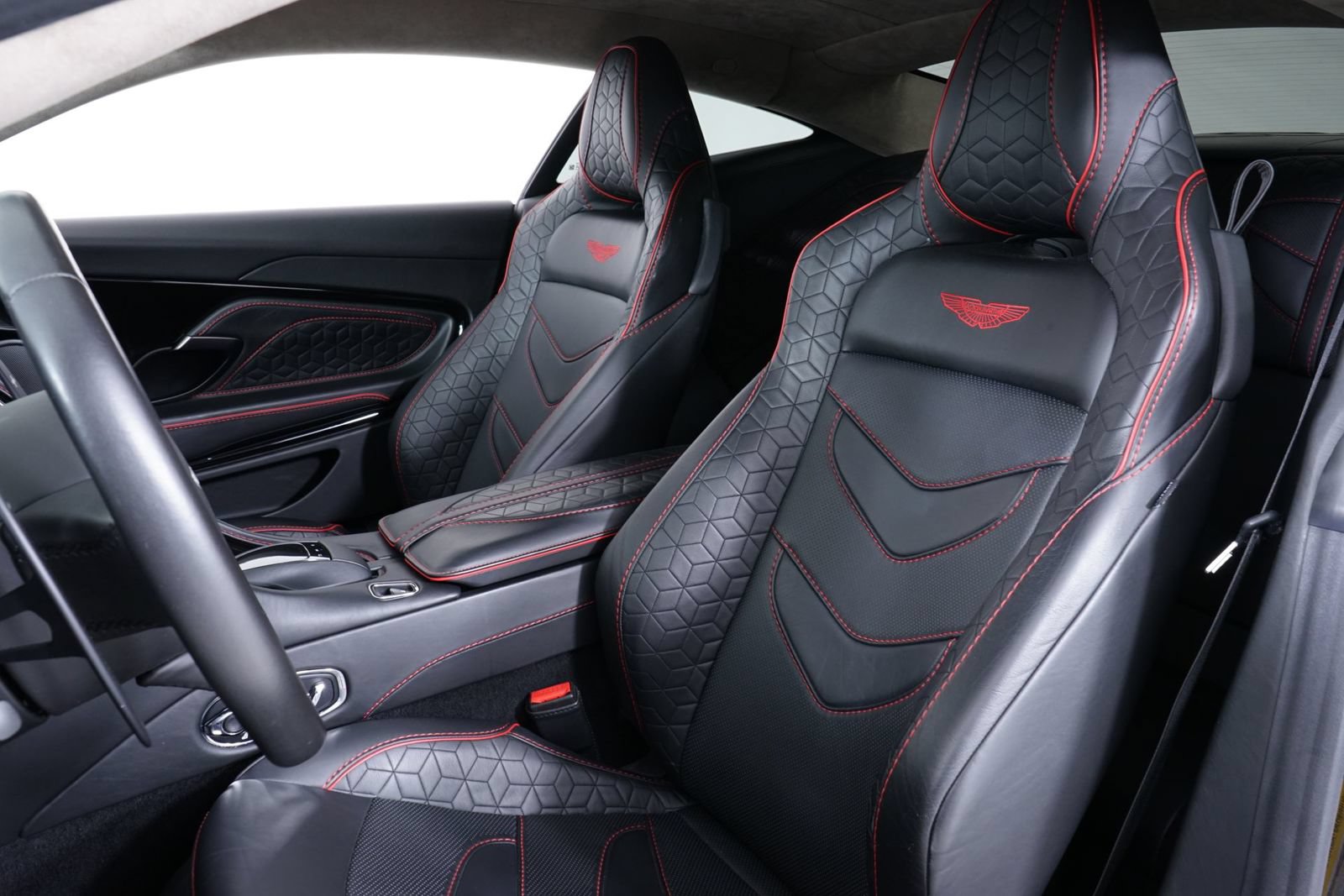 Used 2019 Aston Martin DBS Superleggera RWD image 22