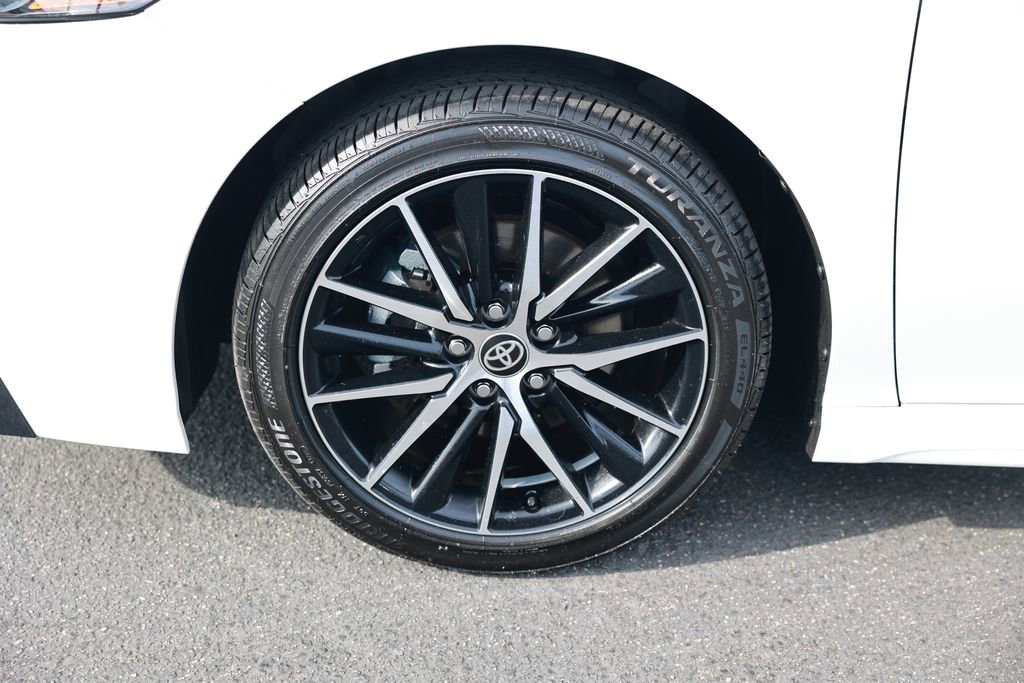Used 2024 Toyota Camry SE image 12