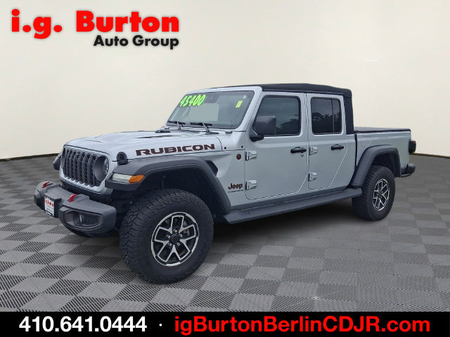 Used 2024 Jeep Gladiator Rubicon w/ Technology Group AWD/4WD image 3