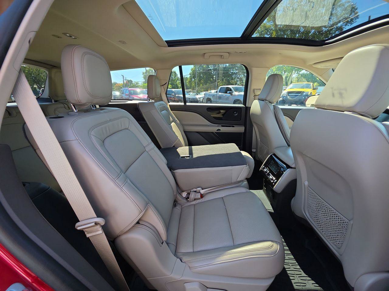 Used 2021 Lincoln Aviator Reserve w/ Equipment Group 201A AWD/4WD image 7
