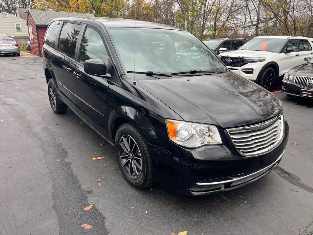 Used 2015 Dodge Grand Caravan SE image 4