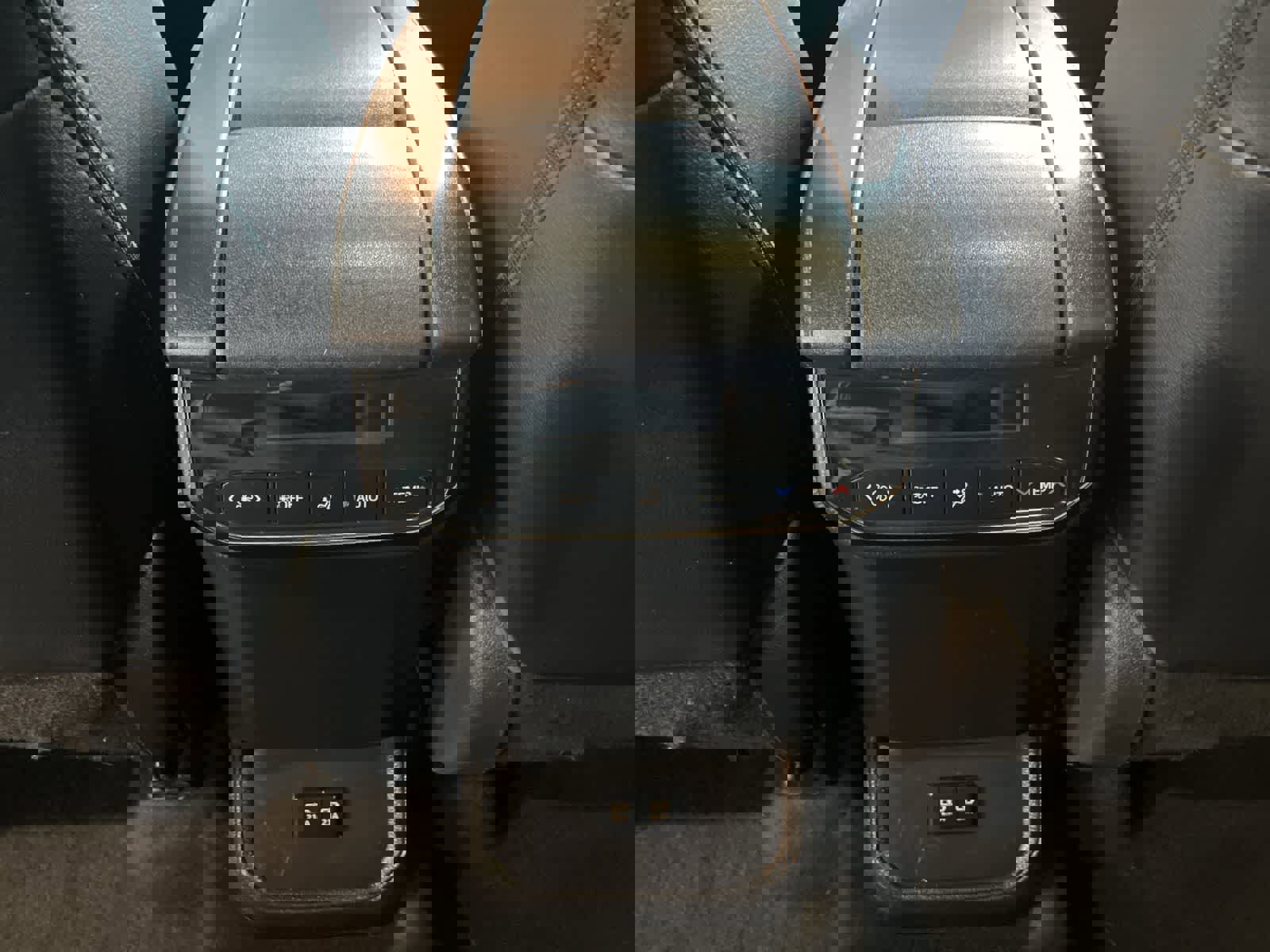 Used 2020 Toyota Highlander XLE AWD/4WD image 25