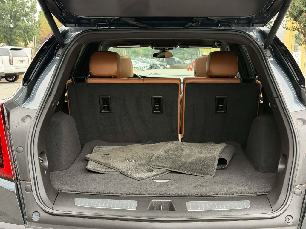 Used 2020 Cadillac XT5 Premium Luxury w/ LPO, Premium Carpet Package FWD image 12