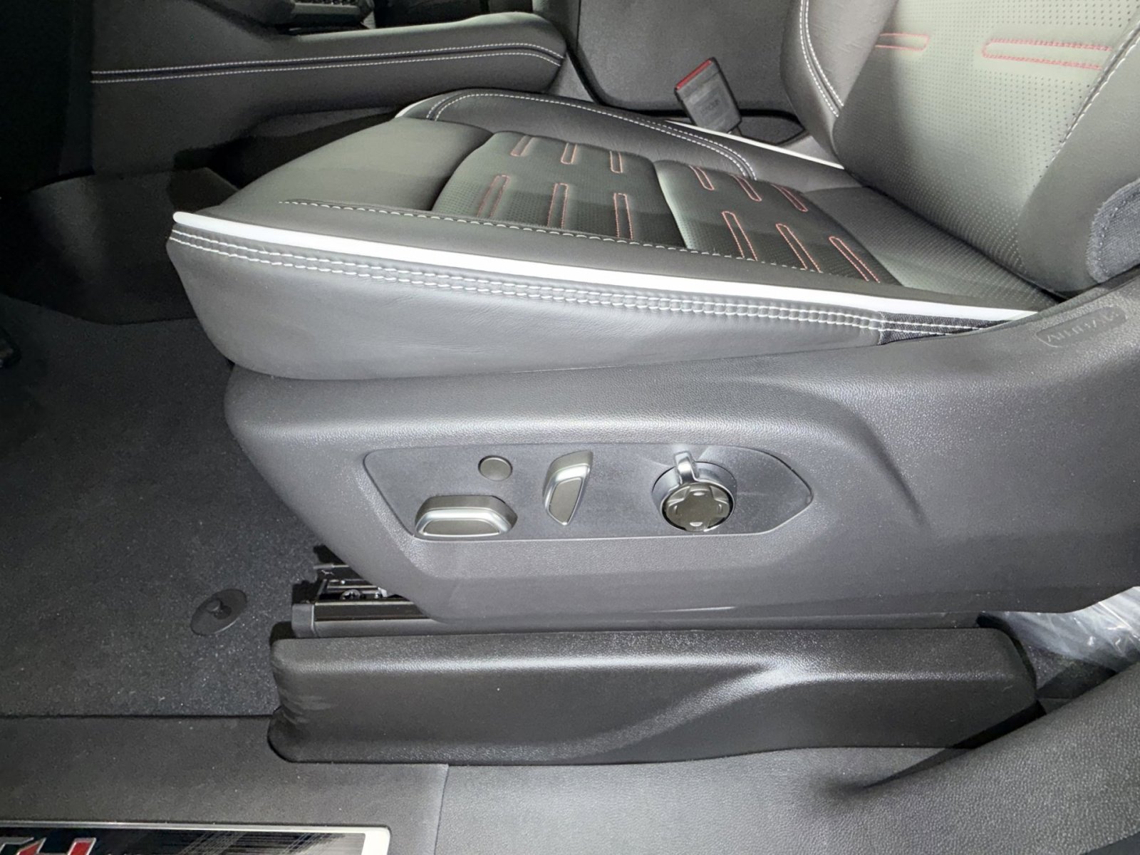 New 2026 GMC Yukon AT4 Ultimate image 14