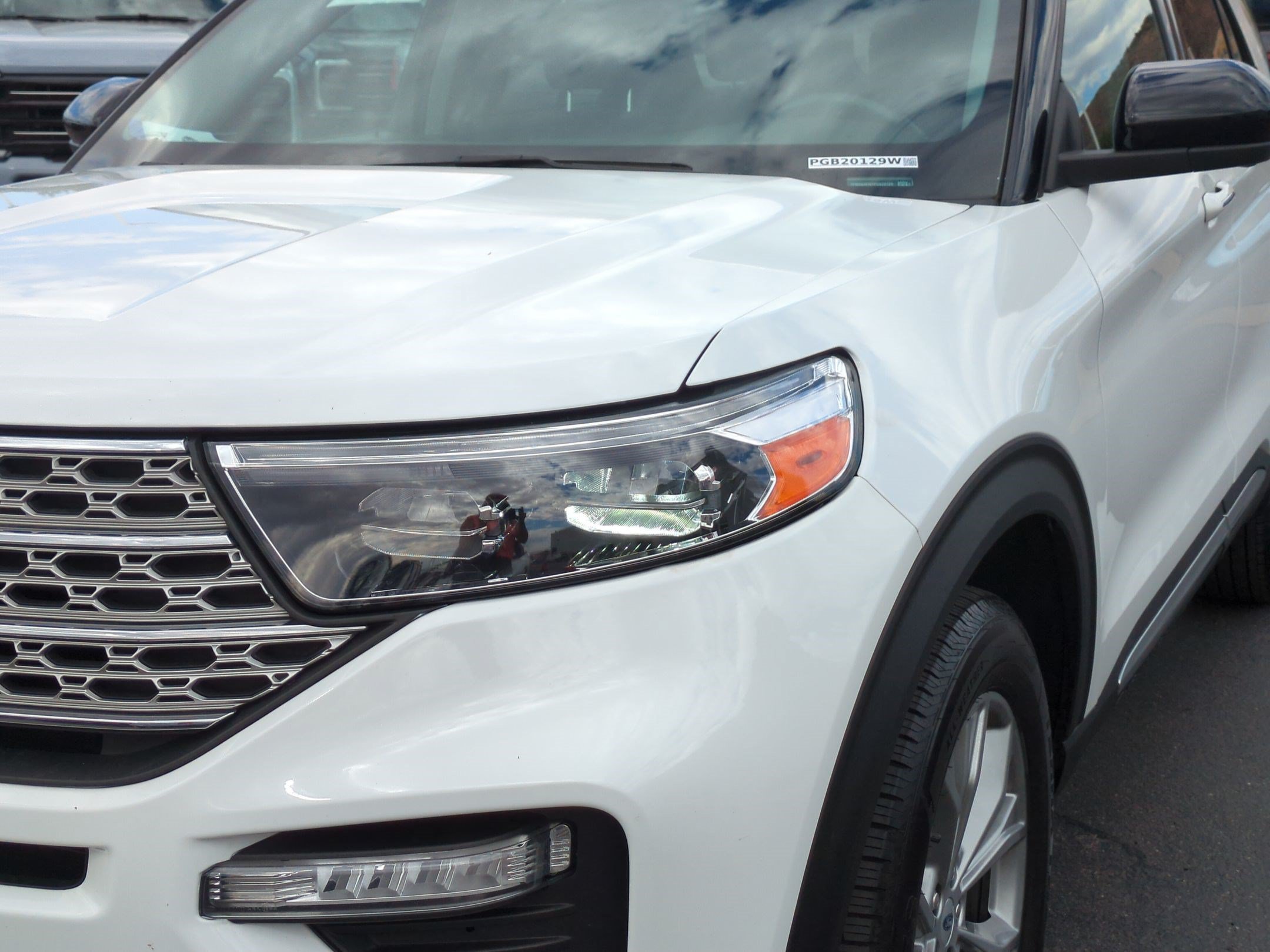 Certified 2023 Ford Explorer Limited AWD/4WD image 12