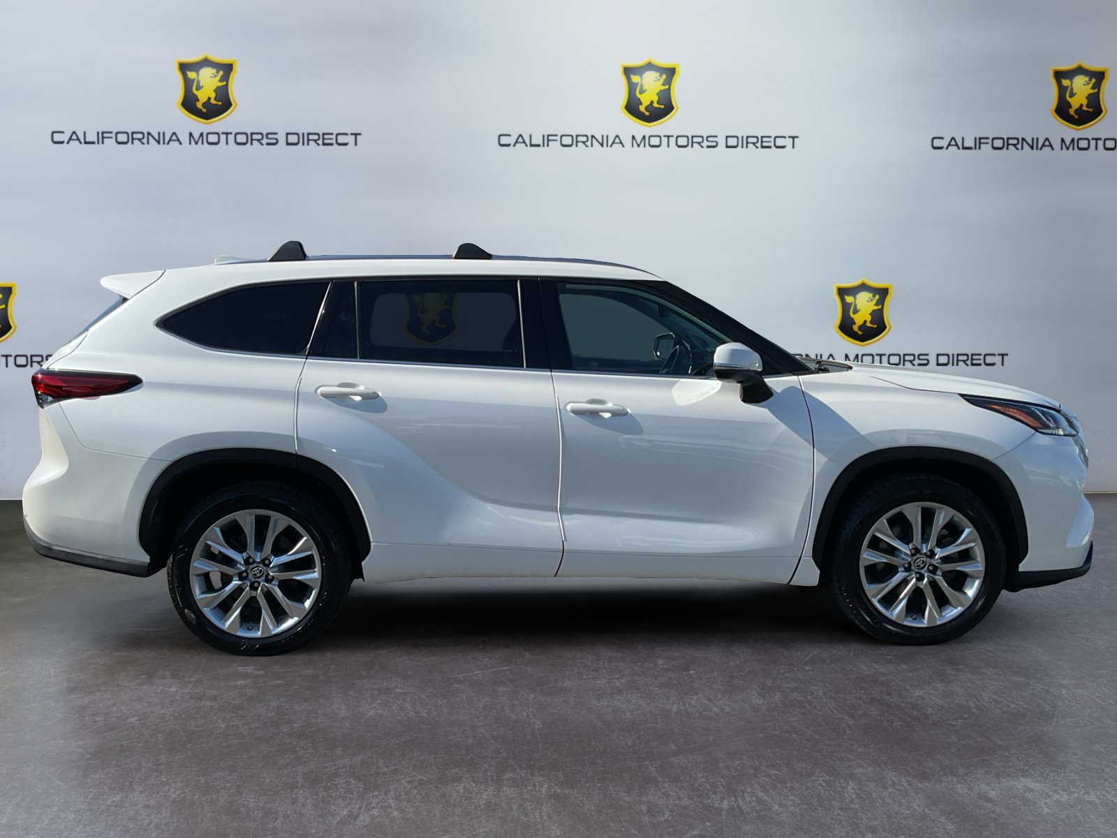 Used 2022 Toyota RAV4 XSE w/ XSE Grade Weather Package AWD/4WD image 4