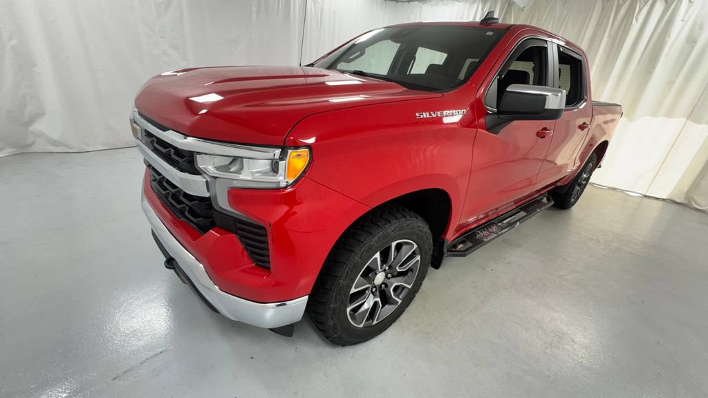Used 2022 Chevrolet Silverado 1500 LT AWD/4WD image 7