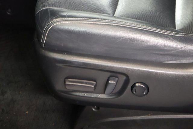 Used 2019 Toyota Sienna SE image 11