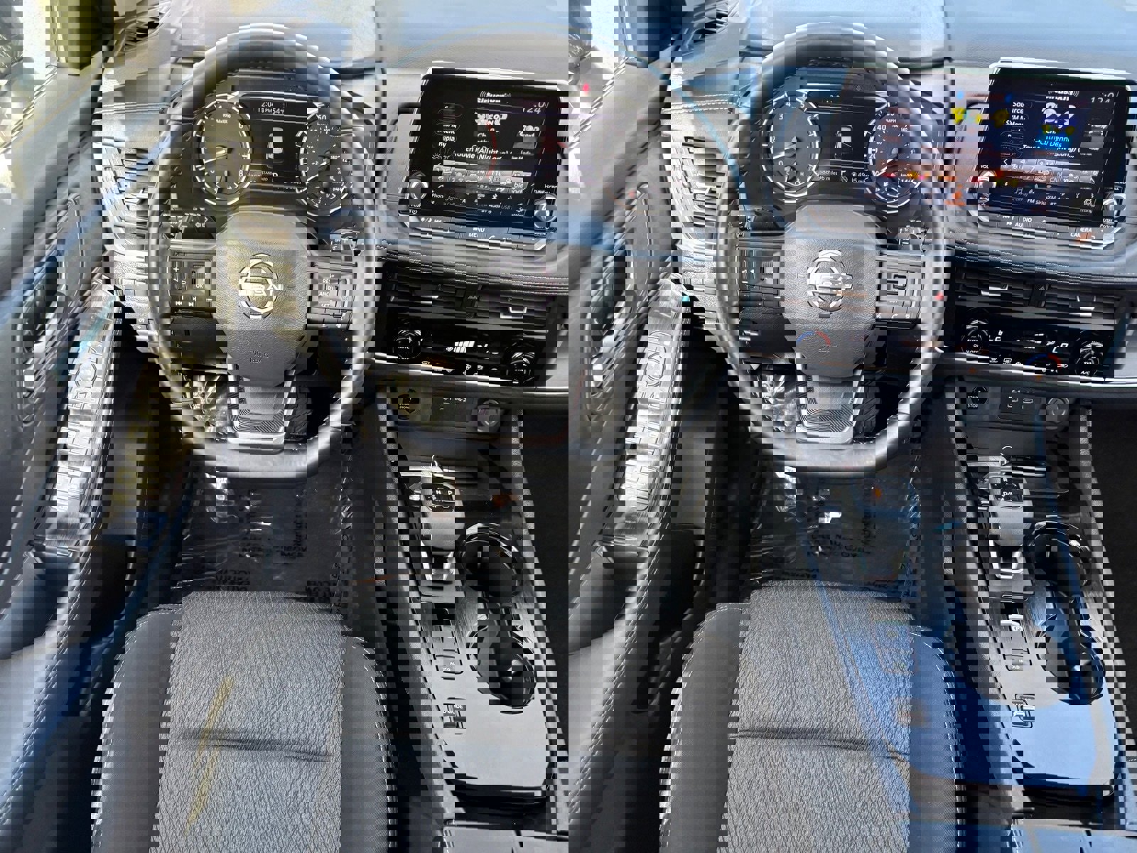 Certified 2025 Nissan Rogue SV image 13