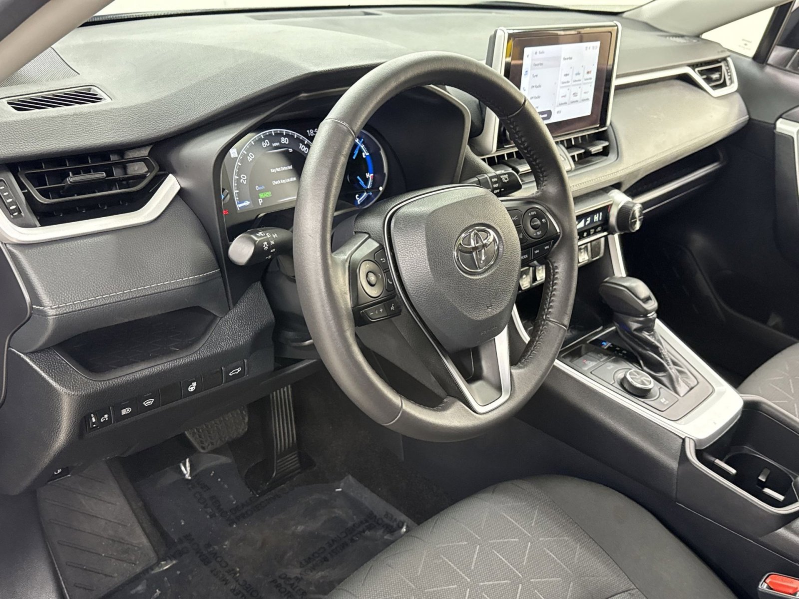 Used 2024 Toyota RAV4 XLE image 7