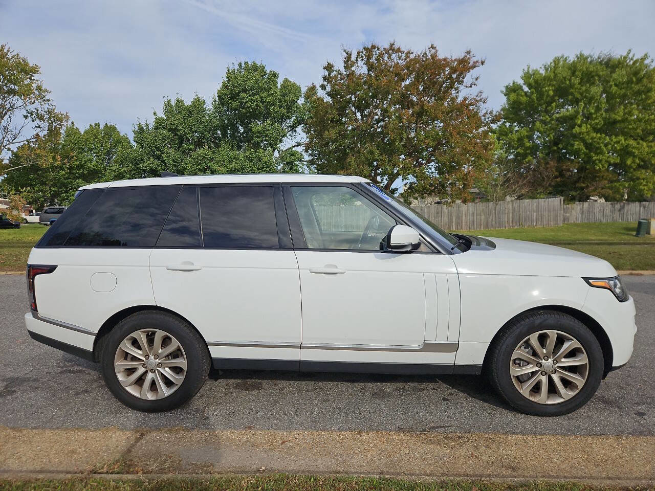 Used 2017 Land Rover Range Rover HSE image 7
