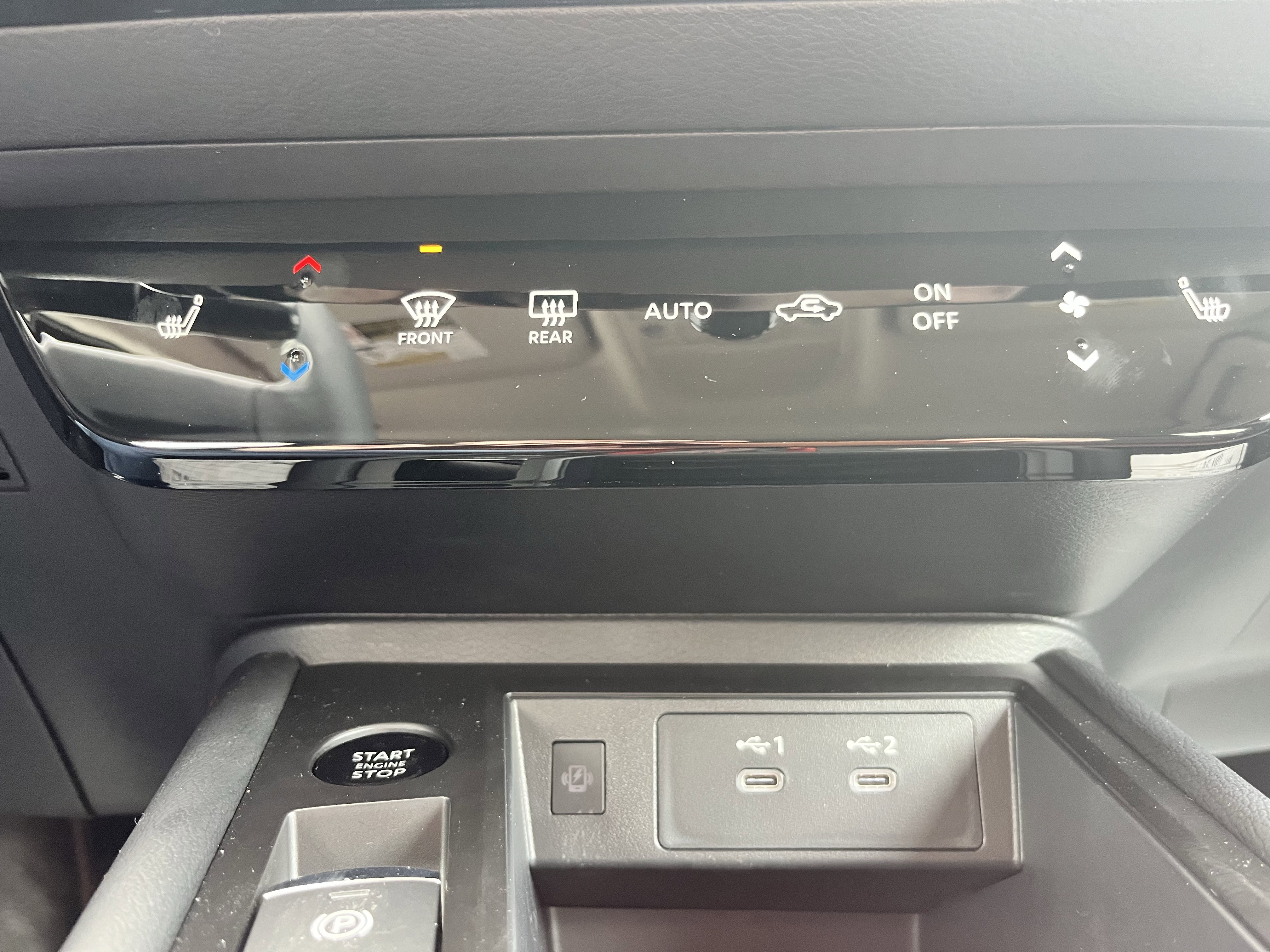 New 2026 Nissan Kicks SR w/ Cold Weather Package AWD/4WD image 23