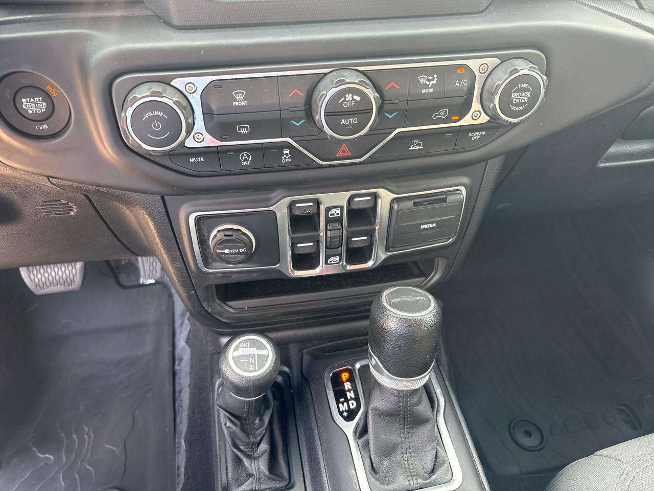 Used 2021 Jeep Gladiator Sport AWD/4WD image 17