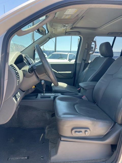 Used 2011 Nissan Frontier SL w/ Moonroof Pkg AWD/4WD image 20