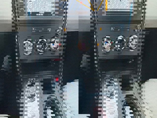 Used 2017 Land Rover Discovery SE image 40