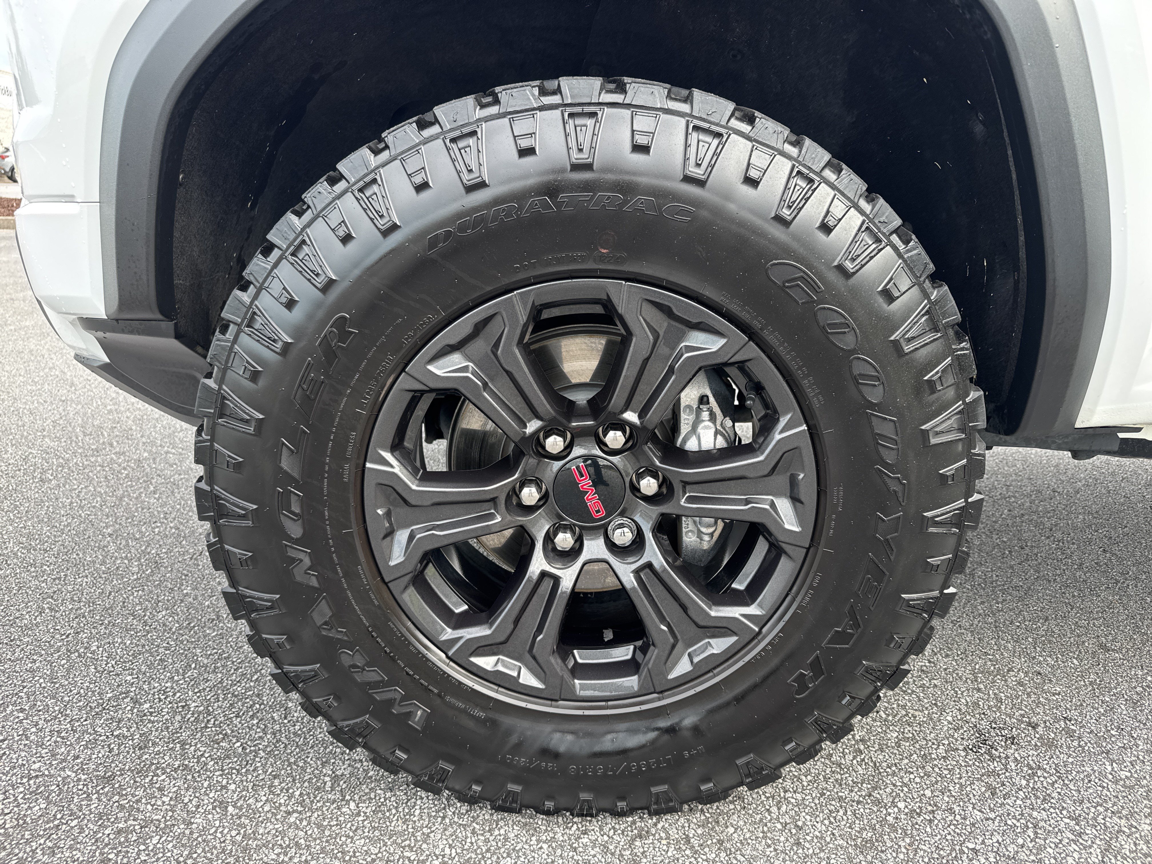 Used 2024 GMC Canyon Elevation w/ Elevation Premium Package AWD/4WD image 13