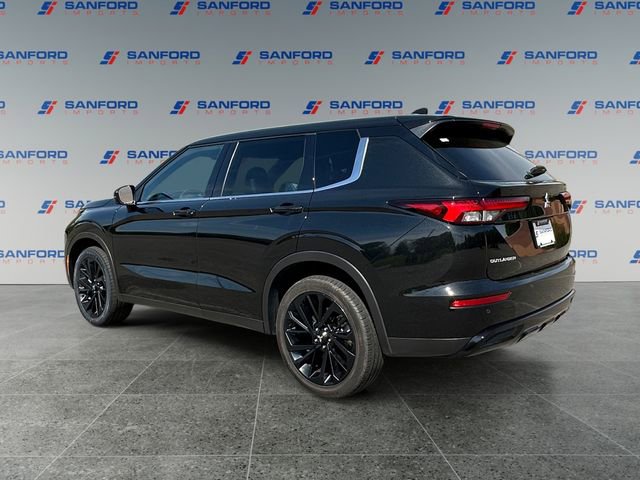 Used 2023 Mitsubishi Outlander SE image 3