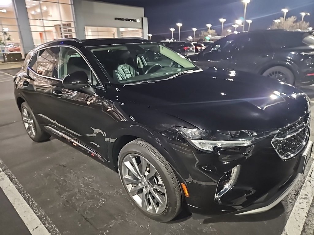 Used 2021 Buick Envision Avenir w/ Technology Package II image 2