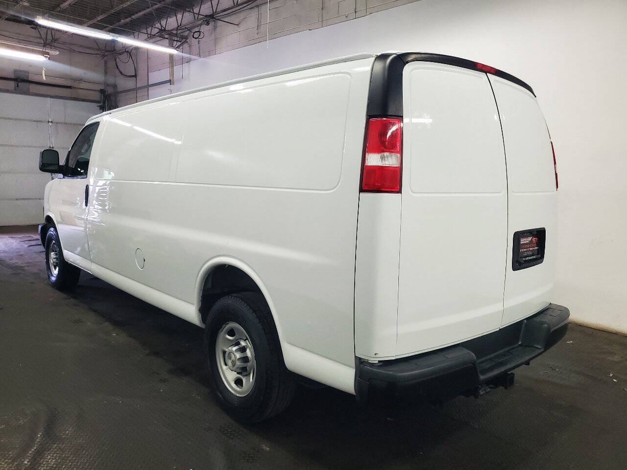 Used 2020 Chevrolet Express 3500 Extended w/ Driver Convenience Package RWD image 5