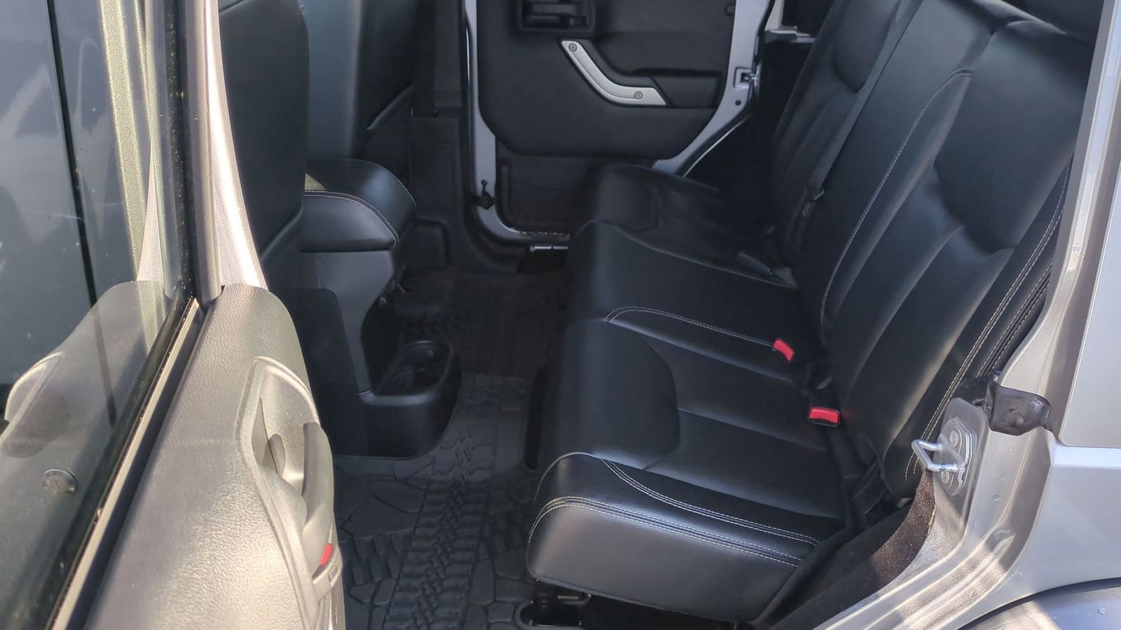 Used 2016 Jeep Wrangler Unlimited Rubicon image 23